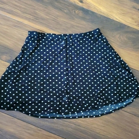 H&M Dresses & Skirts - H&M black with flowers mini skirt size 6